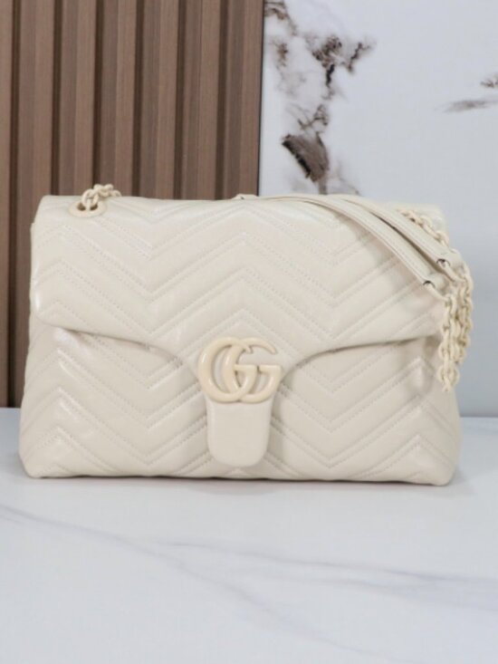 Gucci. Handbags - Gucci White Bag